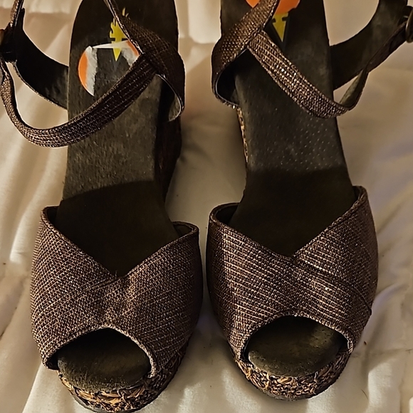 NEW Volatile Brown Woven Wedge Sandals Size 10 - Picture 2 of 8